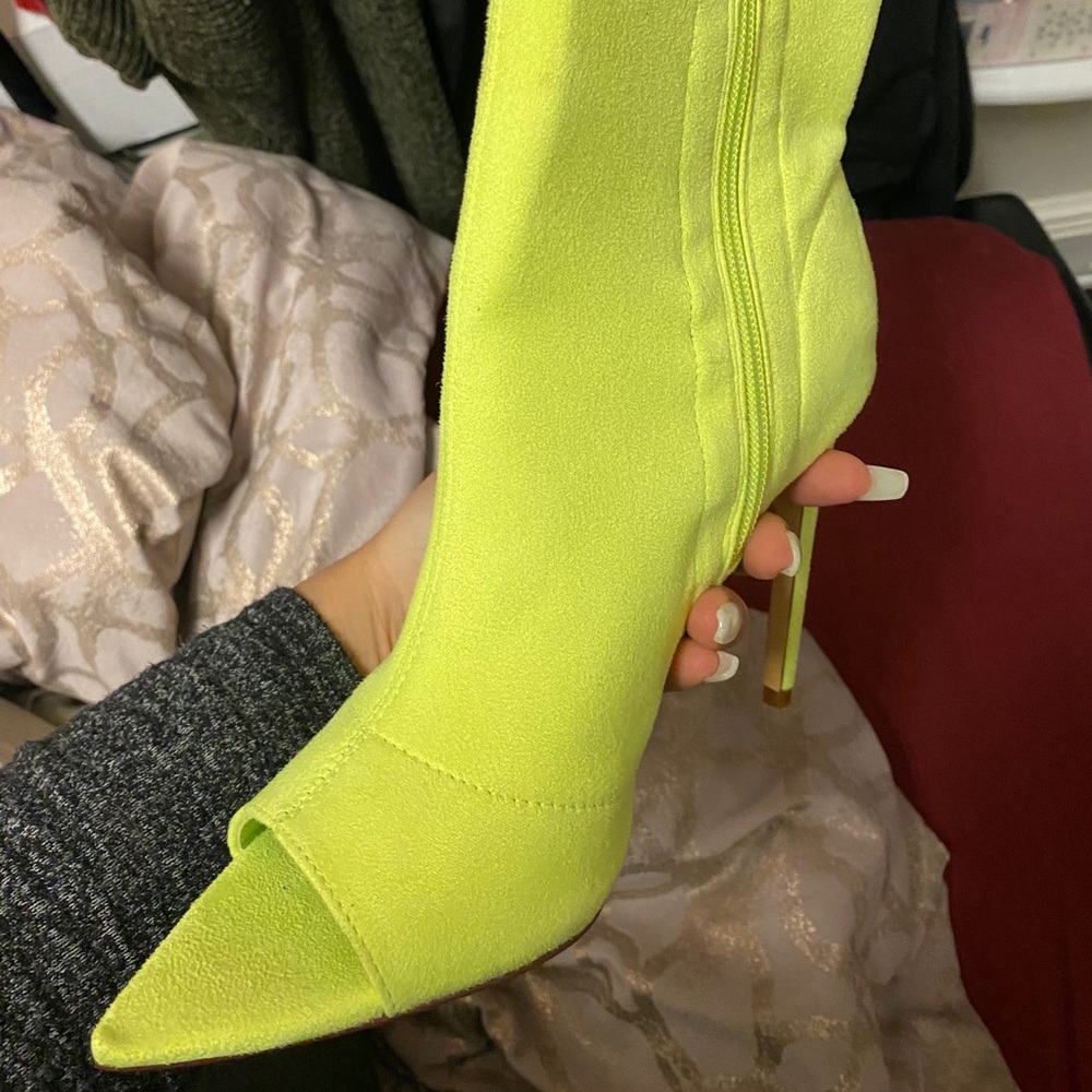 Women’s peep toe sandals